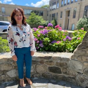 Meet your Posher, Gloria